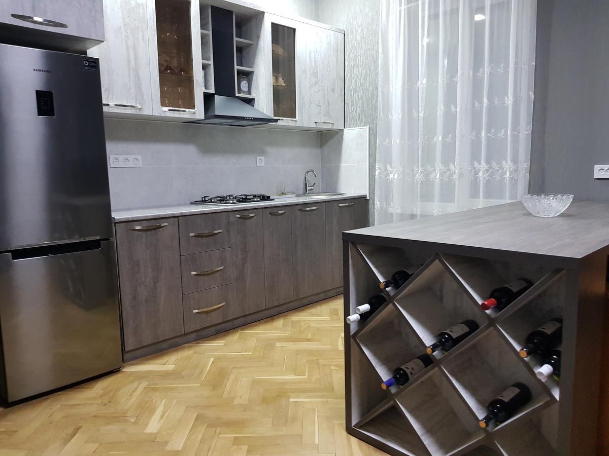 Doors Hotel Kutaisi Ngoại thất bức ảnh